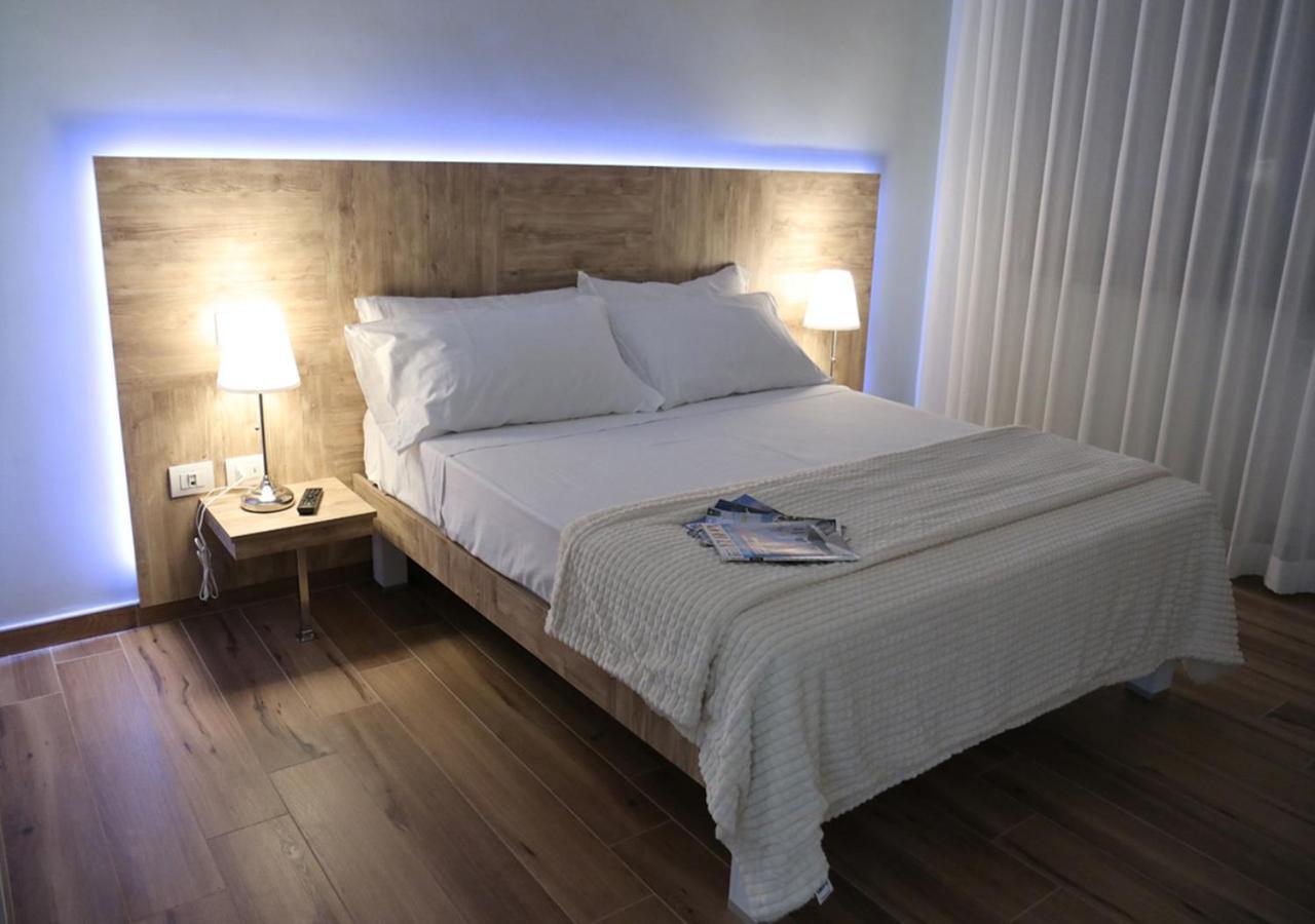 Residenza La Reggia Bed & Breakfast Caserta Exterior photo