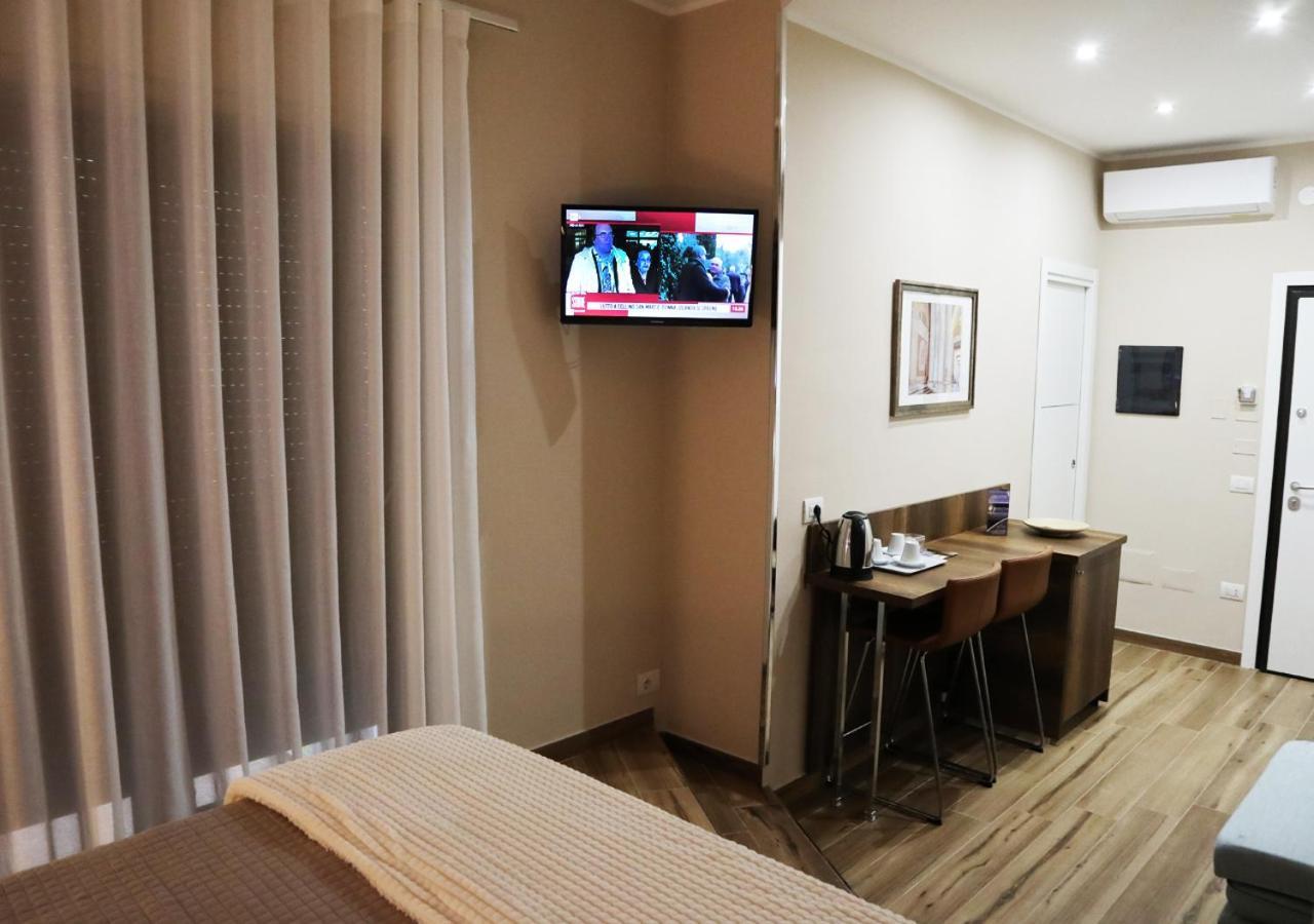 Residenza La Reggia Bed & Breakfast Caserta Exterior photo